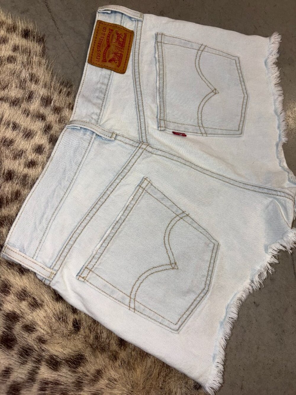 Vintage Levi's Light Wash Cut Off Shorts 29